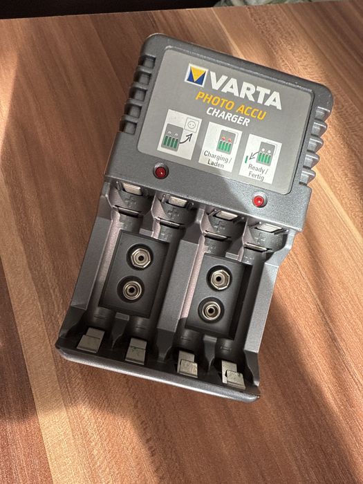 Зарядное устройство для батареек Varta Type 57039