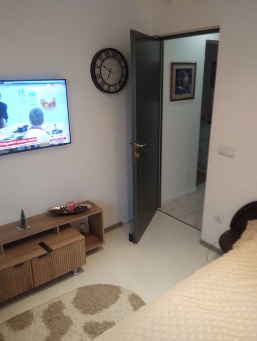 Apartament decomandat de patru camere ,etajul trei