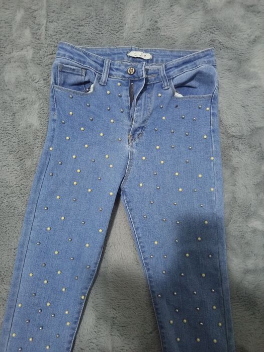 Blugi cu perle albe