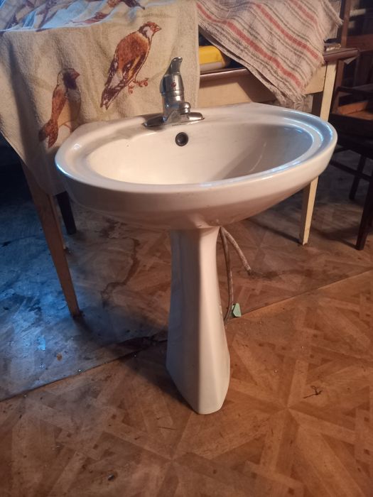 Раковина со стойкой