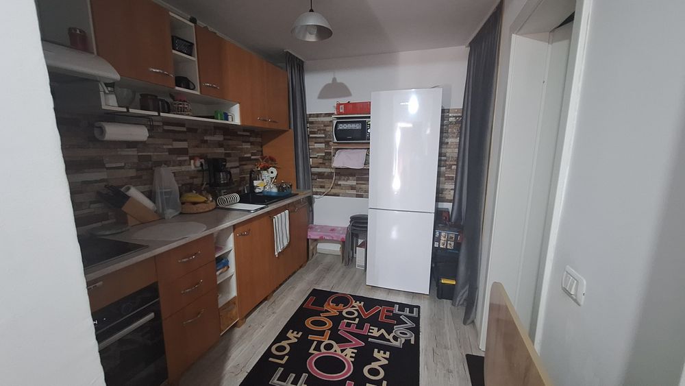 Vând apartament Sânpetru