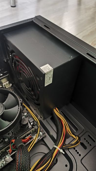 Блок питания для ПК, есть 6-pin PCI-E
