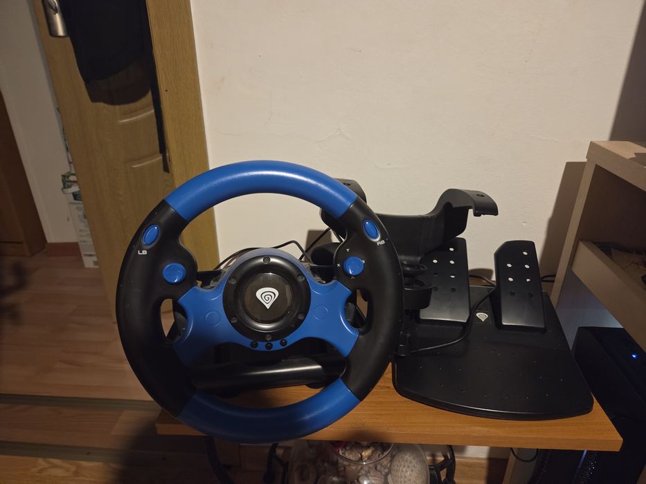 Volan cu pedale de vanzare de gaming pentru calculator