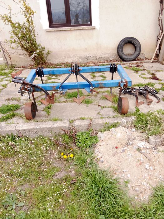 Трактор със инвентар