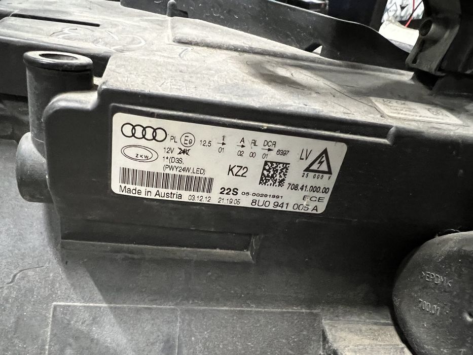 Шофьорки ляв LED Фар Audi Q3 8U 2012-2016 добро състояние 8U0941005 A