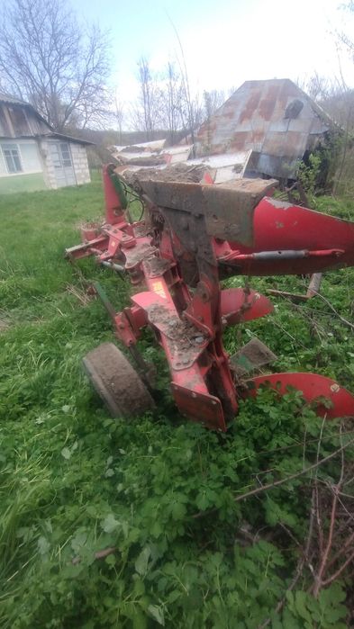 Vând plug unia ibis l 3+1 urgent!!