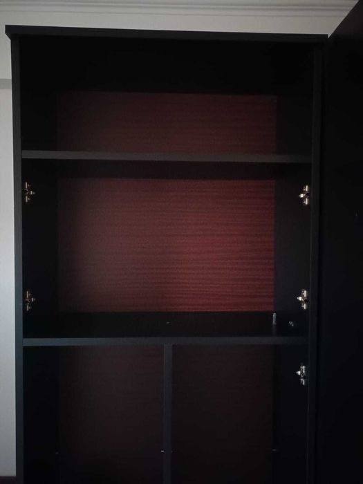 Vand mobila de dormitor/sufragerie la set cu pat matrimonial