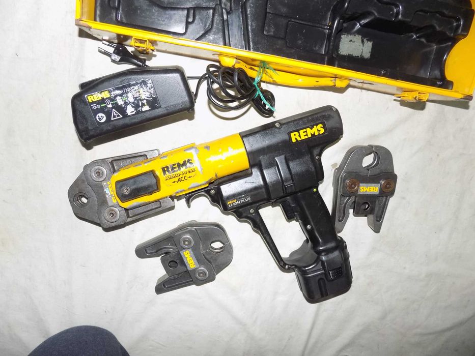 Presa sertizat REMS  ACCU-Press ACC 14,4V Li-Ion (Germania)