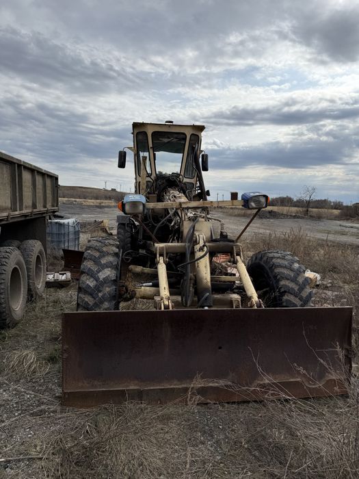 Автогрейдер ДЗ продам