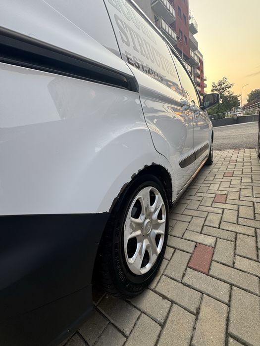 Ford Transit Courier an 2015 Extrem de Practic  include TVA