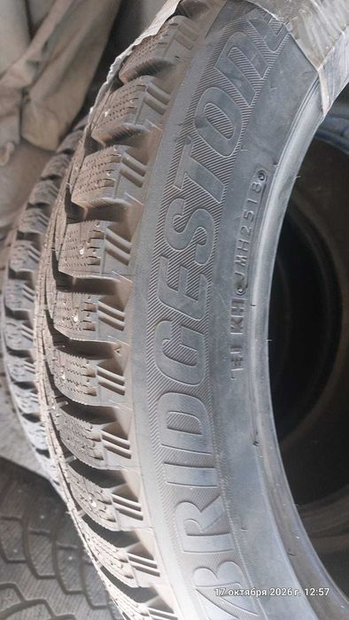 Шины зимние,шипованные,Bridgestone Blizzak