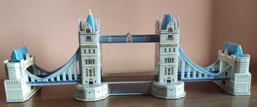 ПОДАРЯВАМ 3D пъзели: Круизен кораб,  Big Ben, Tower Bridge, Зимна къщичка (сглобени)
