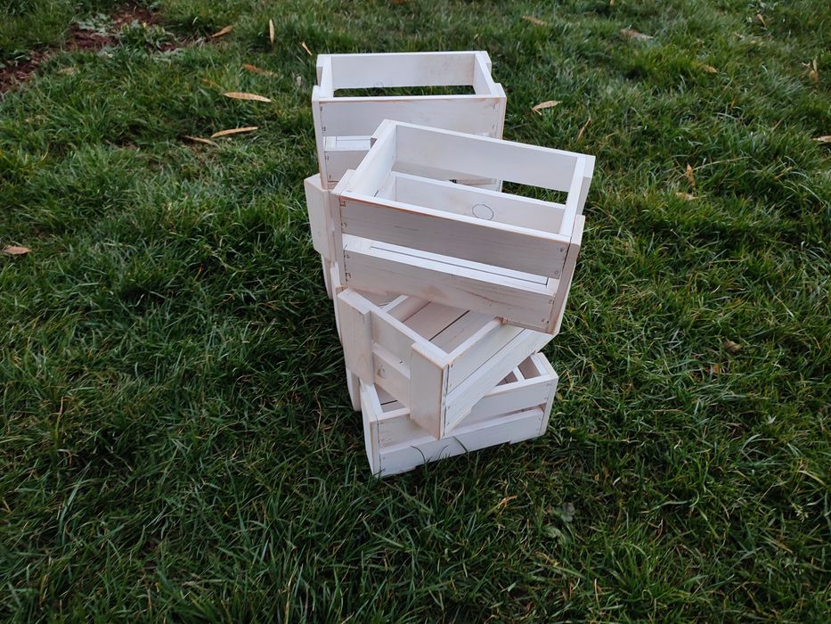 Дървени щайги с боя