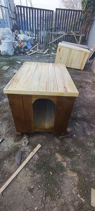 Будки для собак из натурального дерева