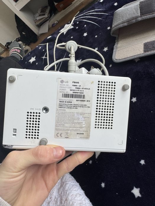 Vand video projectot LG VAND URGENT!!!