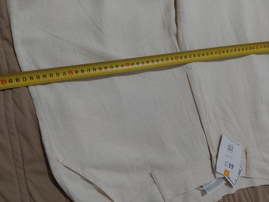 Pantaloni cu talie înaltă și crac larg