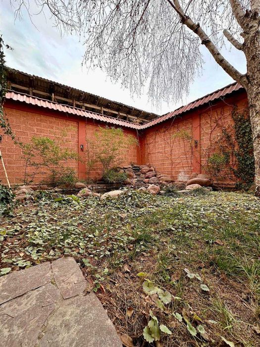 Дом 5.4 сотки на Карасу ул Авайхон Комнат - 8 срочно