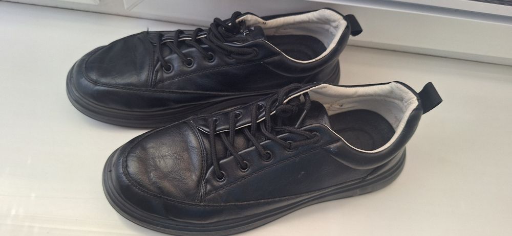 Подросковая обувь в школу.На 39-40 размер.