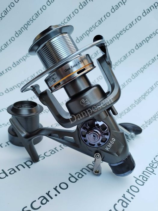 Mulineta EASTSHARK KM60 tambur long cast si BAITRUNNER 0,32/ 450M