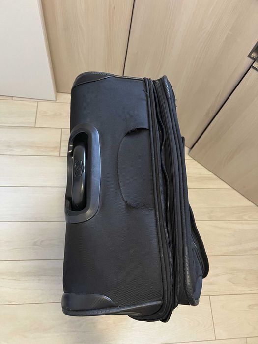 Куфар Samsonite, голям, ползван, колелцата работят префектно