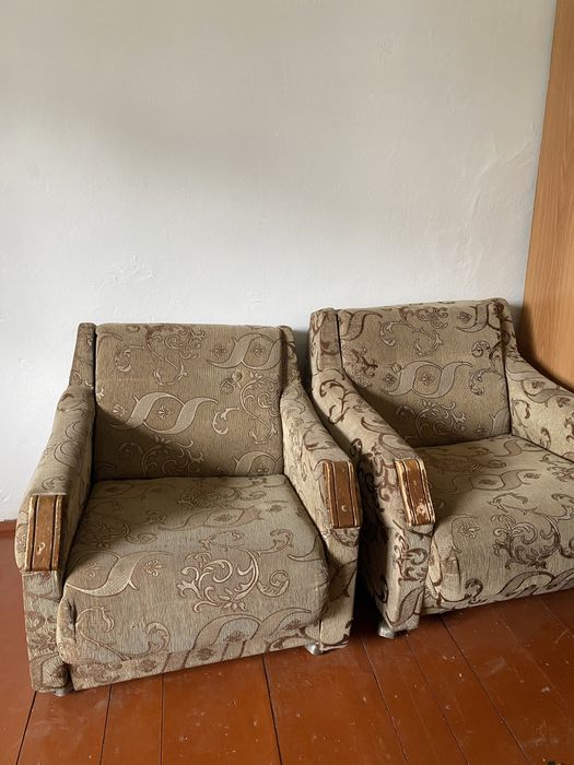 Диван и кресла.