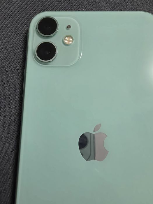 Iphone 11 culoarea verde in stare foarte bună