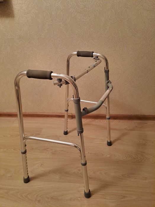 Продам ходунки для пожилых людей