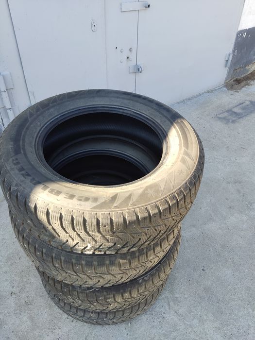Шины зимние б/у 235/65R17