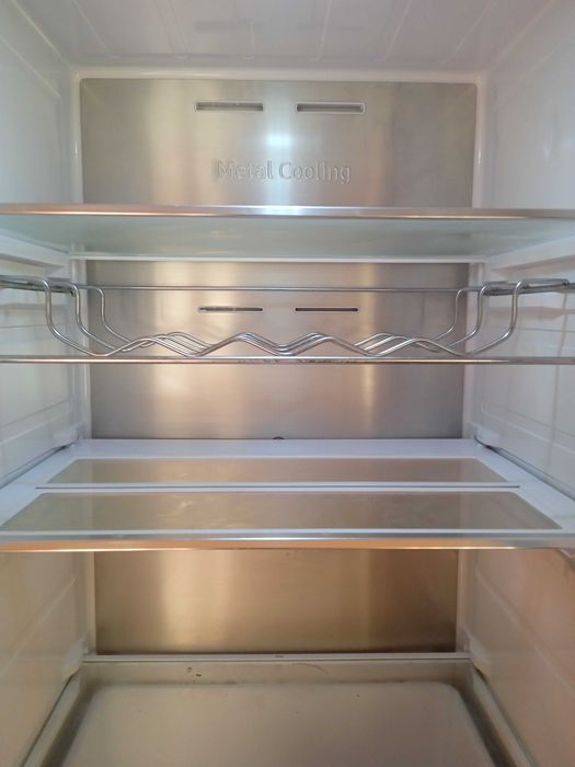 Самсунг РБ 37 катта Халадилник срочно сотилади. No Frost