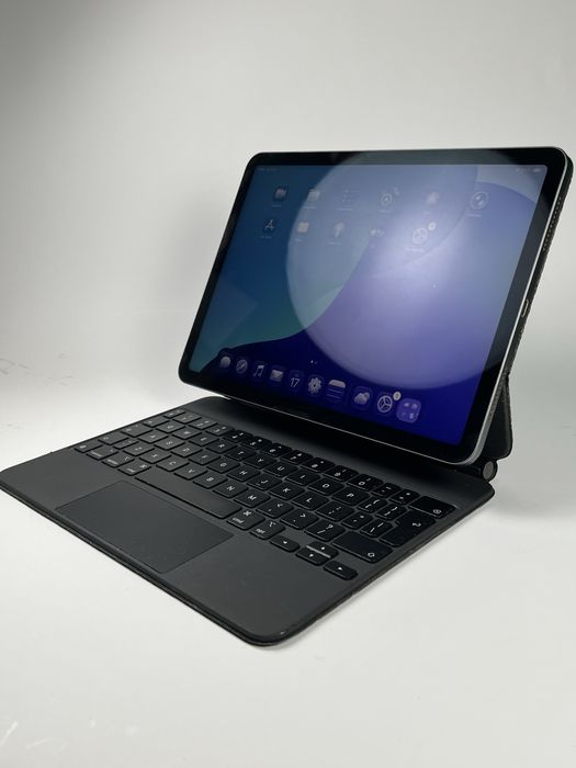 iPad Air 5 11”, M1, 256 GB, Wi-Fi + Apple Magic Keyboard (с тракпад)