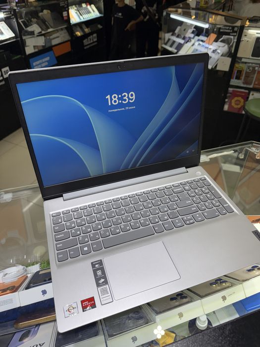 Ноутбук LENOVO илеальный