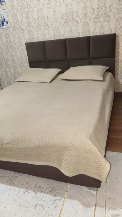 Кровать с матрасом 1,6*2