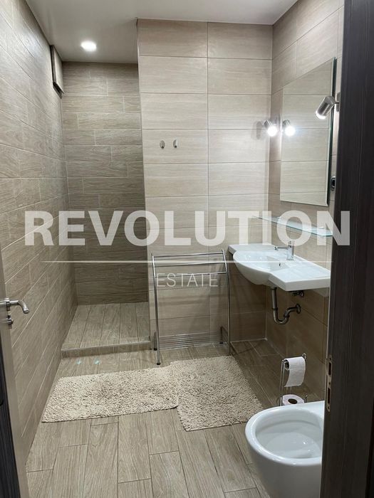 Дава се под наем Тристаен апартамент в Варна, Бриз - 160 кв.м за 897.6 € - Снимка #8