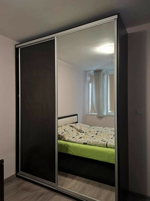 Гардероб с плъзгащи врати