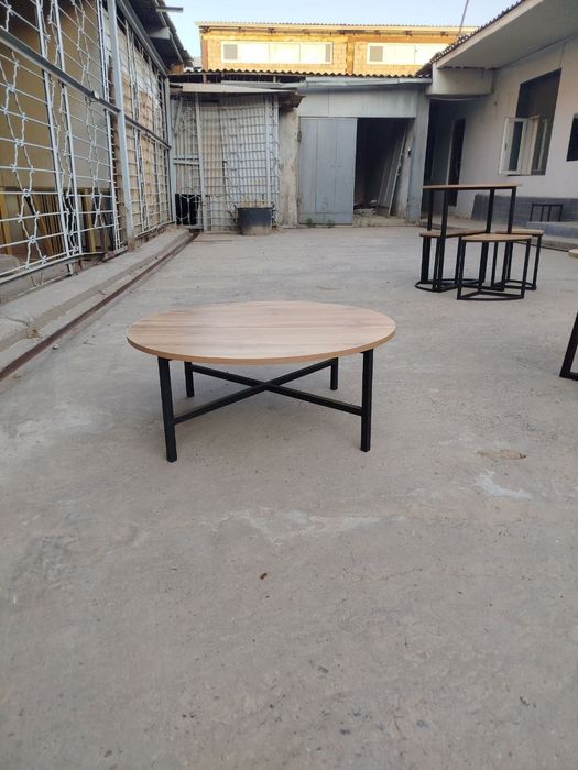 Круглый журнальный стол из лофта