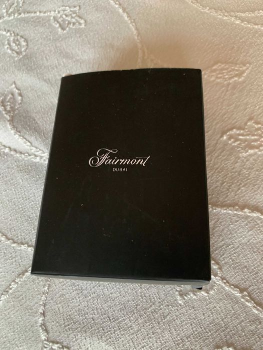 Безжично зарядно с комплект кабели BOLERO Memorii 2 в 1 Fairmont Dubai