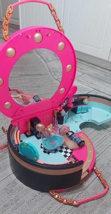 Куфар LOL за игра  с аксесоари и кукла LOL