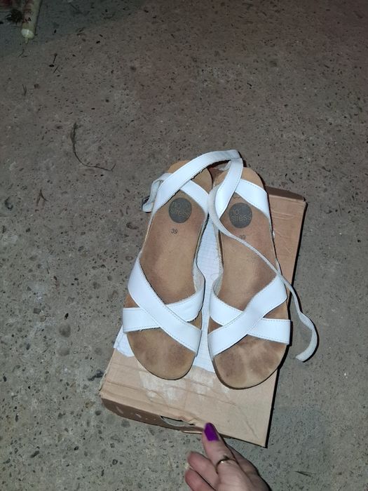 Vând sandale dama,modele foarte frumoase