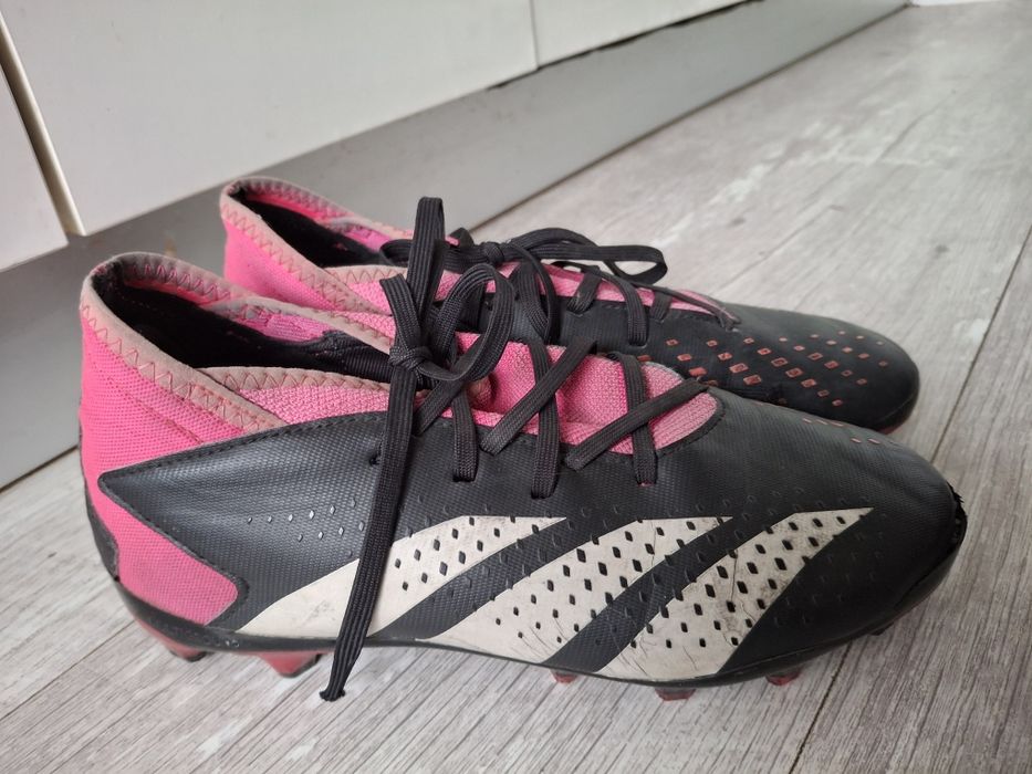 Бутонки Nike и Adidas