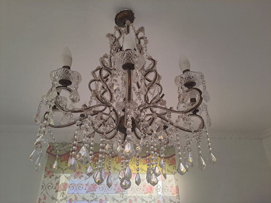 Люстра жағдайы жақсы.