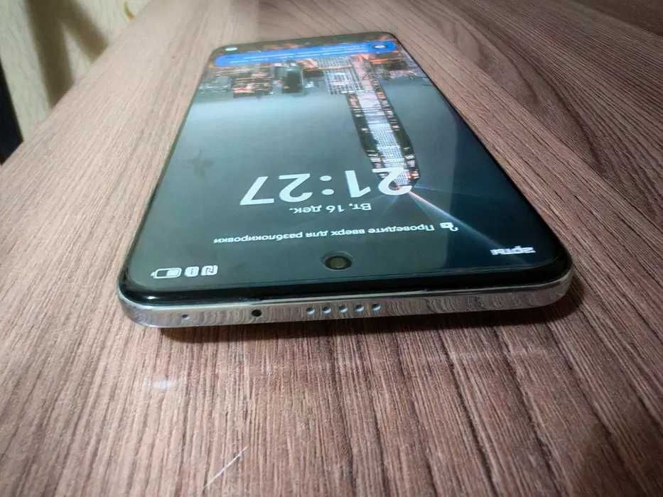 Смартфон HONOR 200 8/256 GB в идеальном состоянии