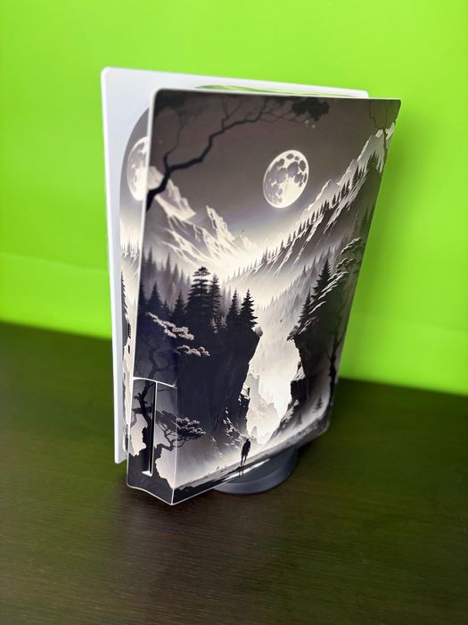 PlayStation 5 (PS5) със Skin + DualSense, зарядна станция и 3 игри