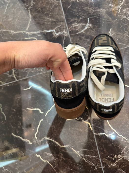 кроссовки от FENDI