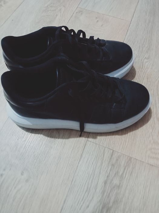 Кроссовки мужские 39