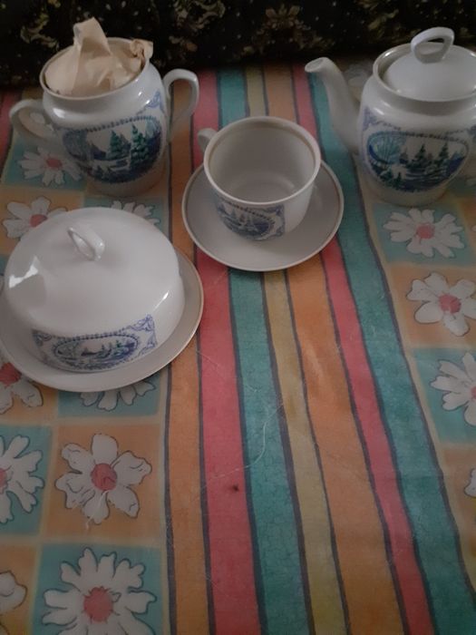 Кухонный сервиз на 6 персон.