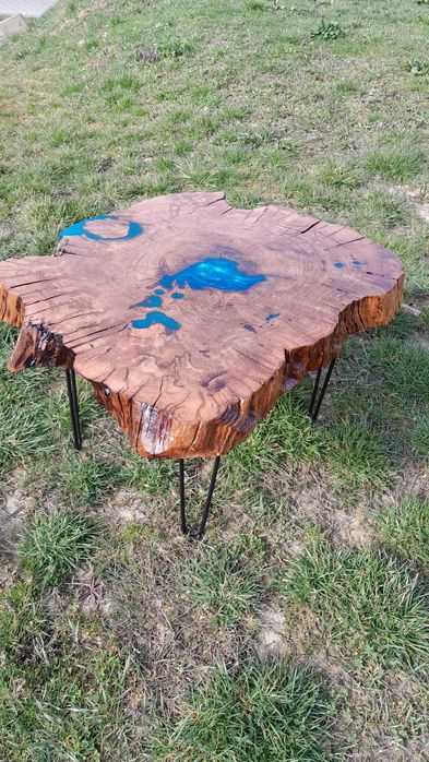 Masuta de cafea din lemn de par cu rasina