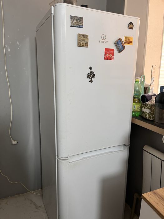 Холодильник Indesit БУ Продам