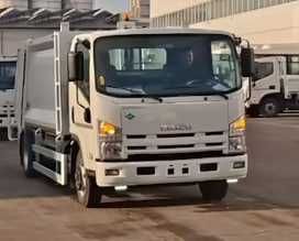 ISUZU NPR 82L мусоровоз