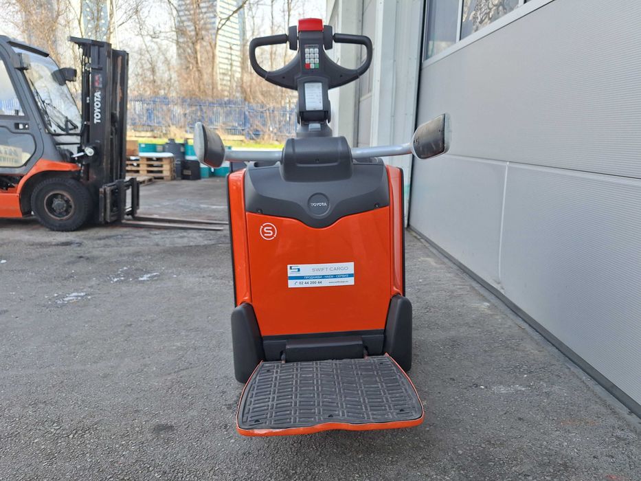 Електрическа палетна количка TOYOTA LPE200 с платформа