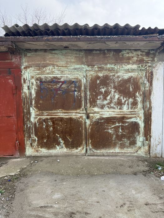 Гараж сотилади подвали бор